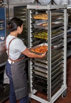 Chariot Plastique Sens Largeur GN 1/1 18 Niveaux Camshelving Cambro -Ustensiles De Cuisine Boutique CAMBRO ambiance UGNPR11F18480 B1RK 0920 s10 web image dcbb