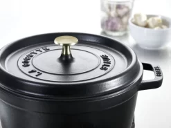 Cocotte Fonte D'acier Sans Revêtement Avec Couvercle Ø 16 Cm 10 Cm 1,5 L Staub -Ustensiles De Cuisine Boutique ECF 1922 F30 web image 3d5e