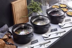 Couvercle Rond Transparent Verre Trempé Ø 23,2 Cm 6 Cm Staub 12 Couvercle Rond Transparent Verre Trempé Ø 23,2 Cm 6 Cm Staub -Ustensiles De Cuisine Boutique STAUB 16807 rgb 300dpi web image b014